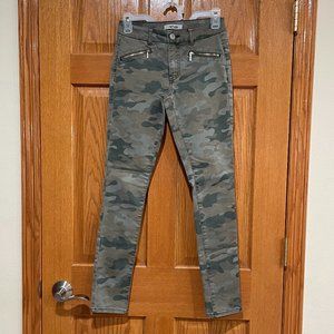 REFUGE Women's Juniors 0 Skinny Camo Camouflage Skinny Pant Jean Zipper Accent